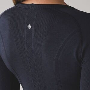 Lululemon Swiftly Tech Long Sleeve Crew in Midnight Navy